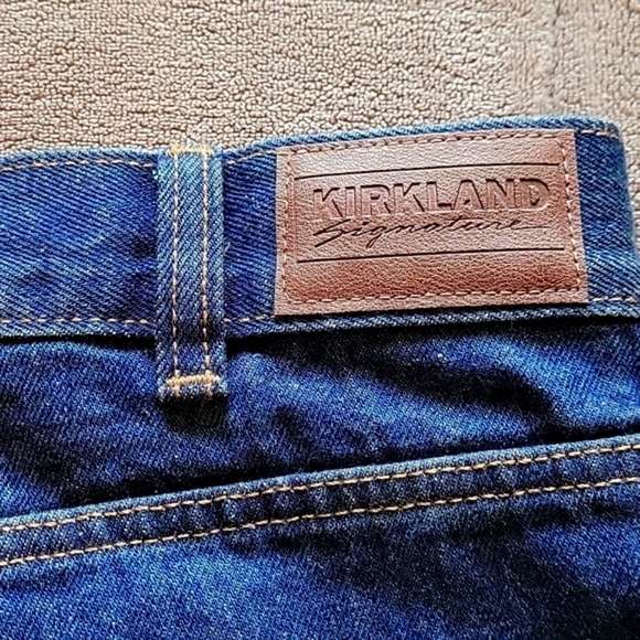 NWT Kirkland Signature Men's Relaxed Fit Jeans, Size 38x32, Color Blue. - Picture 6 of 7